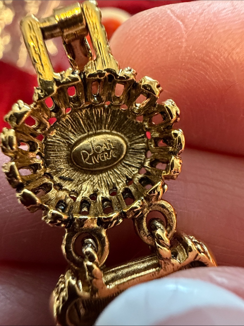 VintageJoan Rivers Gold-Tone Filigree Link Bracelet with Red Accents like new 7” - Picture 5 of 5
